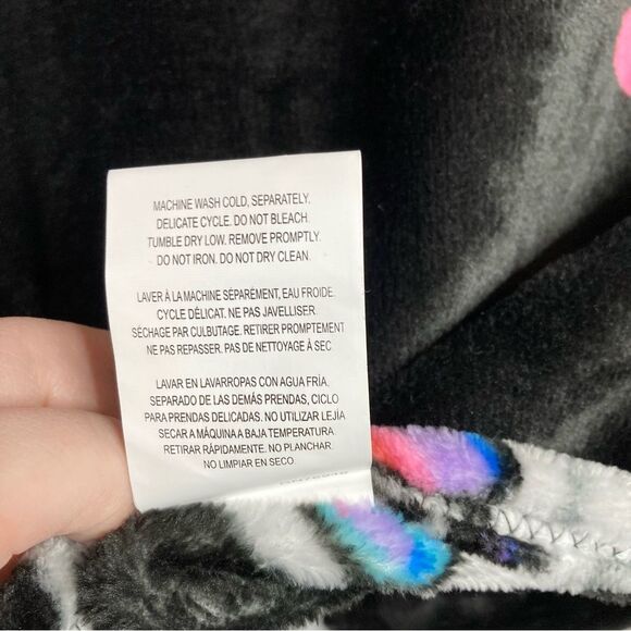 Betsey Johnson Black Cool Cat Ultra Soft Plush Throw 50”x60” NWT Rainbow Groovy - Picture 9 of 9